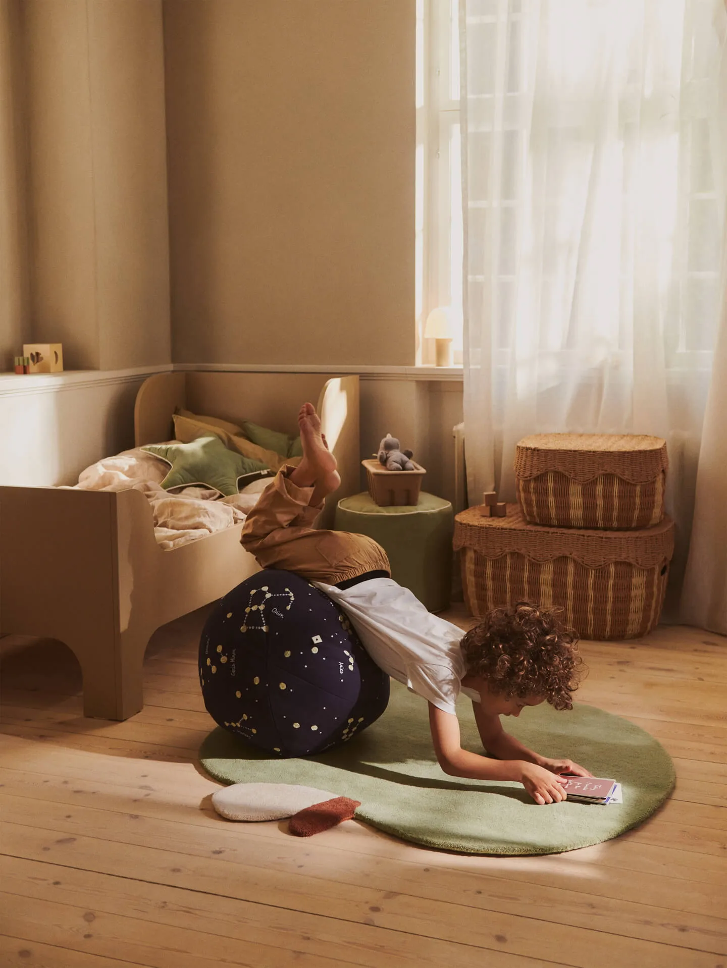 Alfombra tejida Apple, Tea Green, 110x110 cm Ferm Living