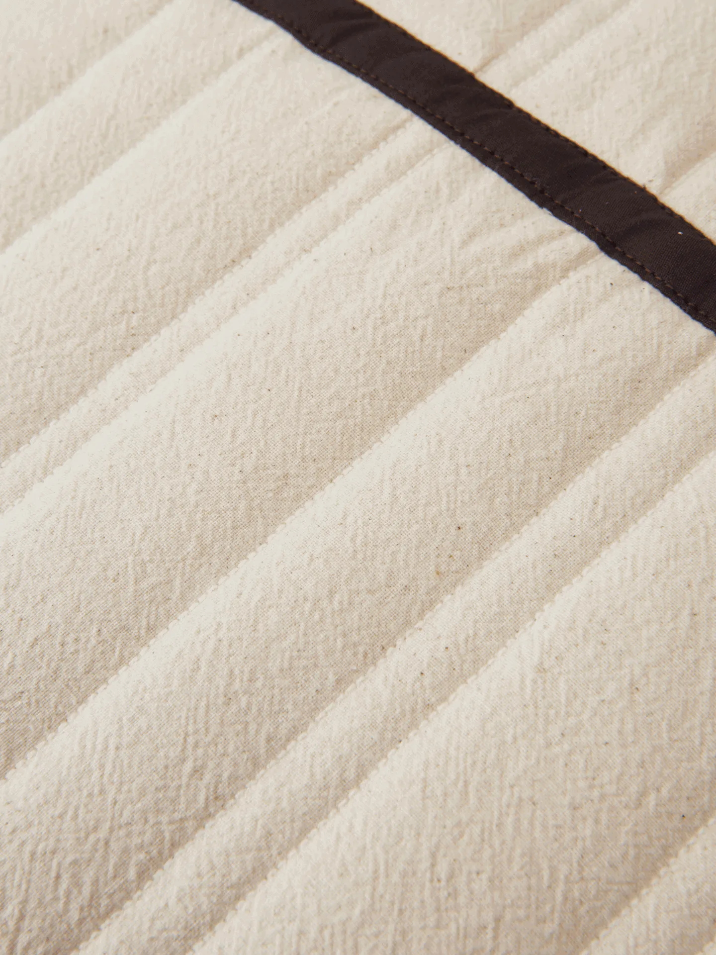 Almohada acolchada Vari  60x80 cm, Natural-dark chocolate Ferm Living