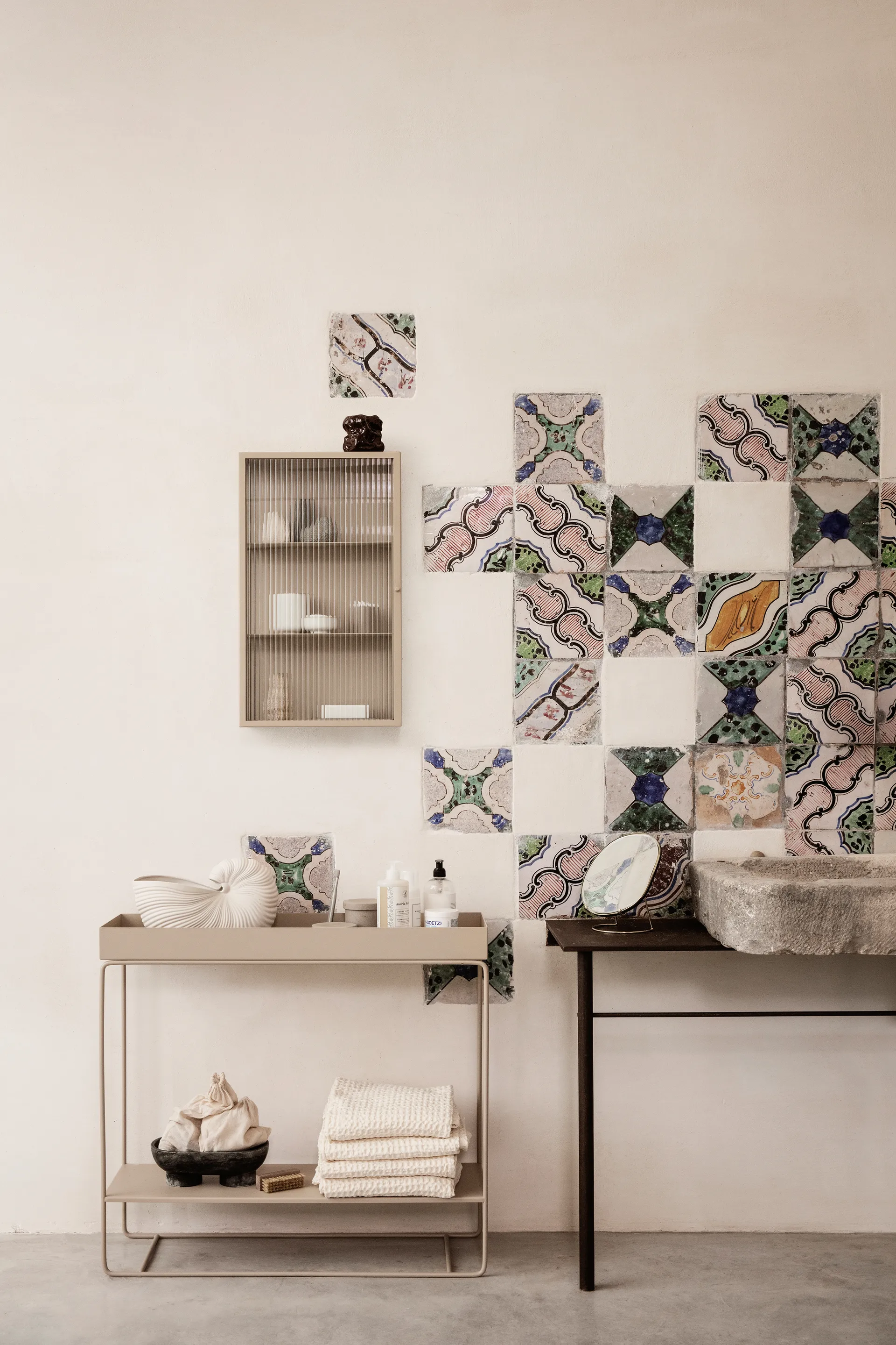 Aparador de pared Haze, Cashmere Ferm Living