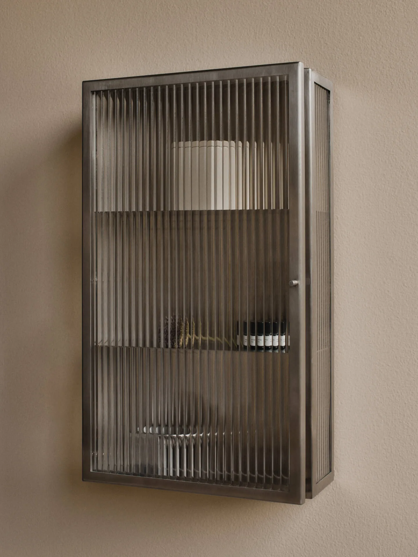Aparador de pared Haze, Reeded glass - stainless steel Ferm Living