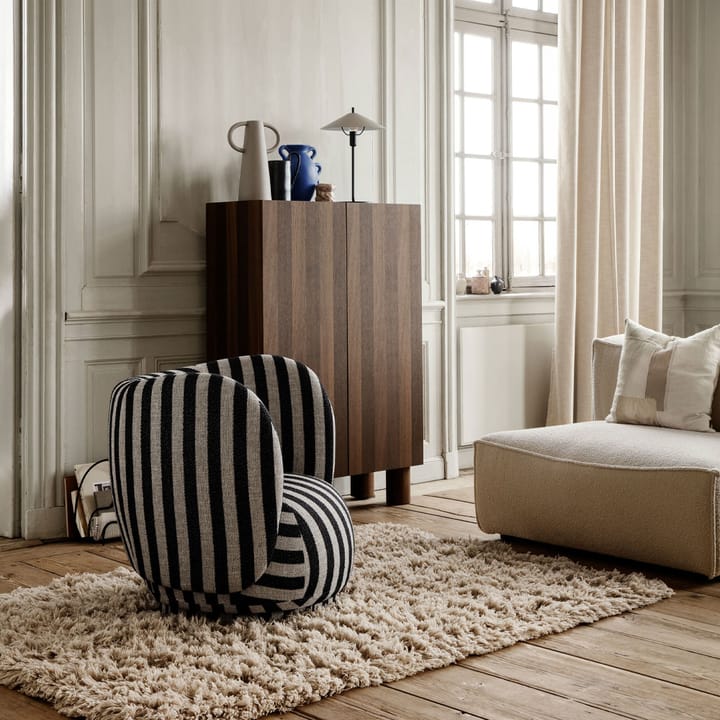 Aparador Post, Oak smoked, con puertas Ferm Living