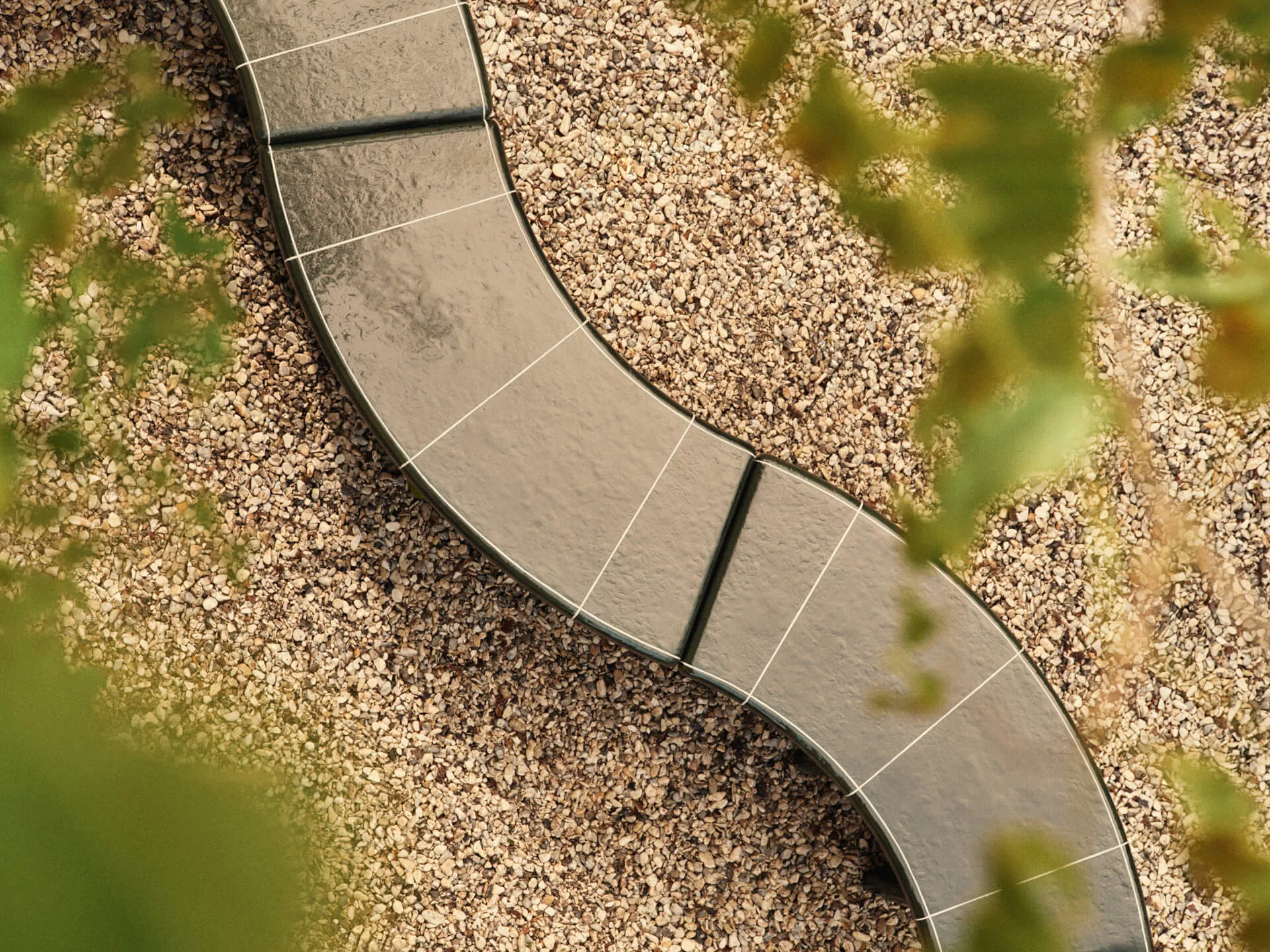 Banco Deya curved, Dark green, 110x40x45,5 cm Ferm Living