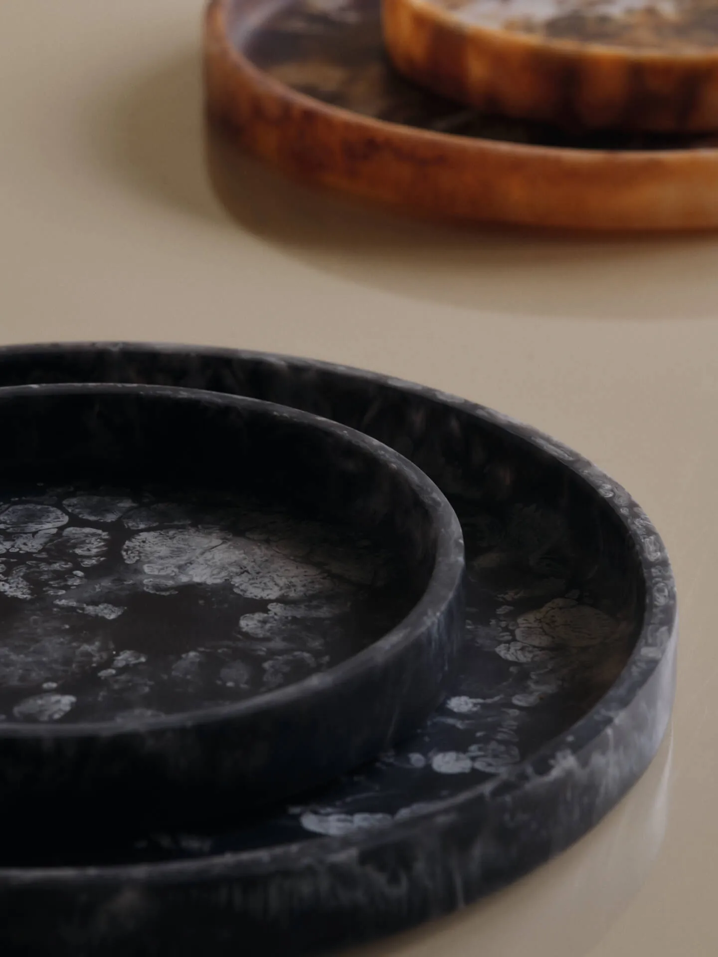 Bandeja decorativa Mist Ø20 cm, Charcoal Ferm Living