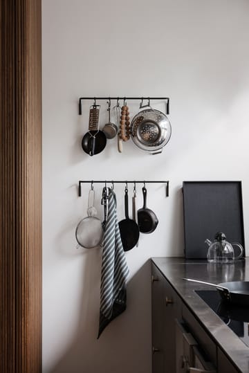 Barra de cocina con 6 ganchos - latón negro - Ferm Living