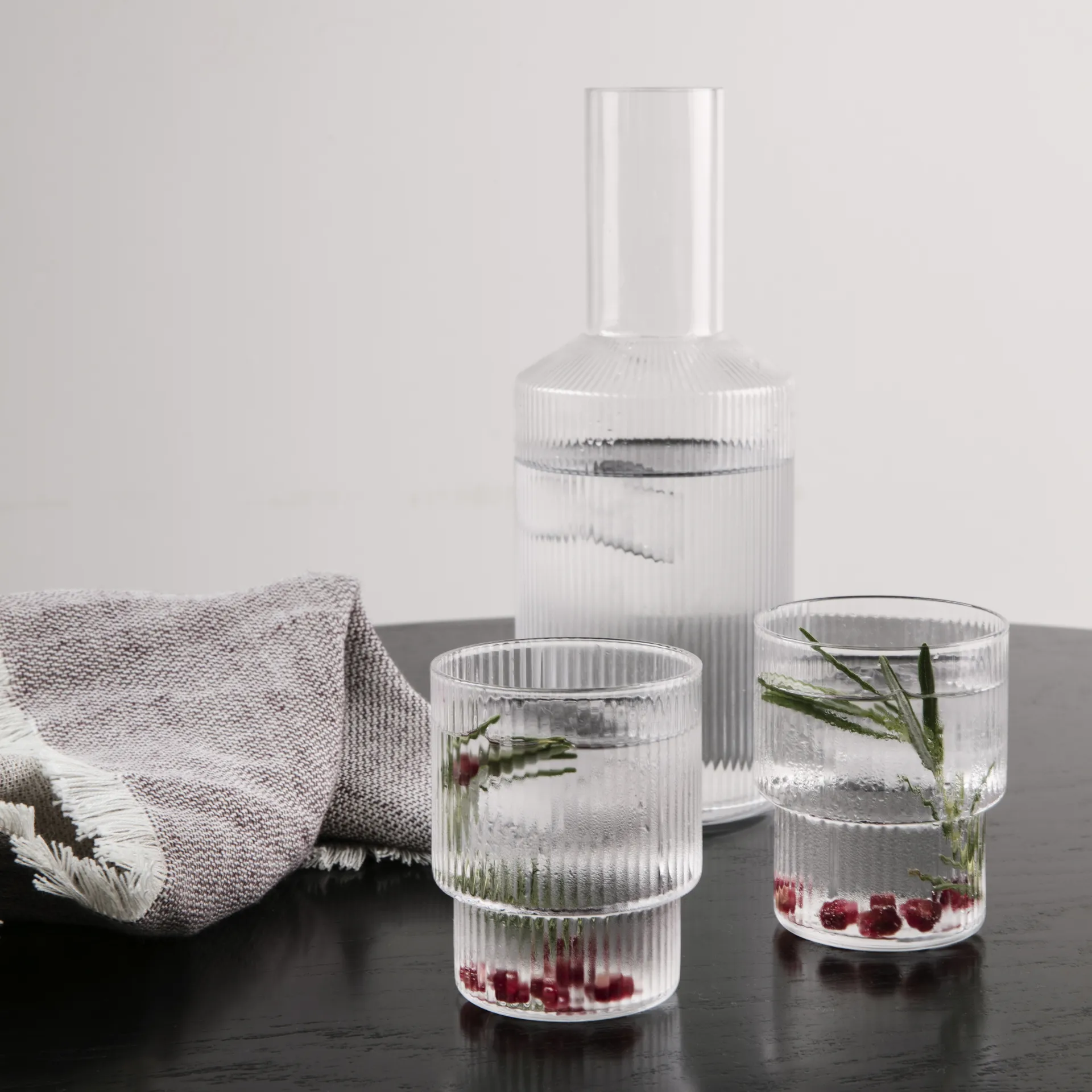 Botella Ripple, transparente Ferm Living