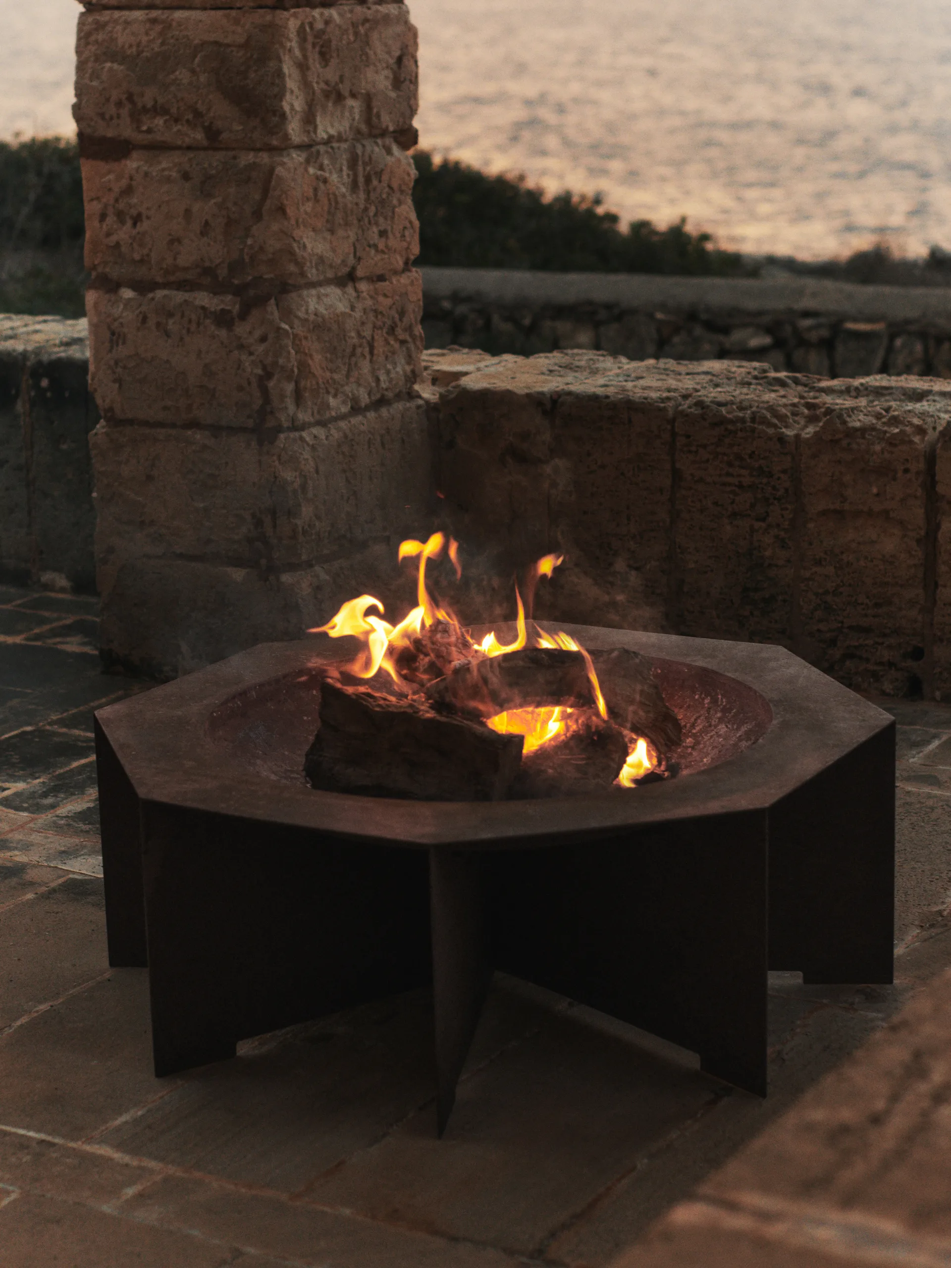 Brasero de exterior Otto fire pit, Rust, Ø85,5 × 29 cm Ferm Living