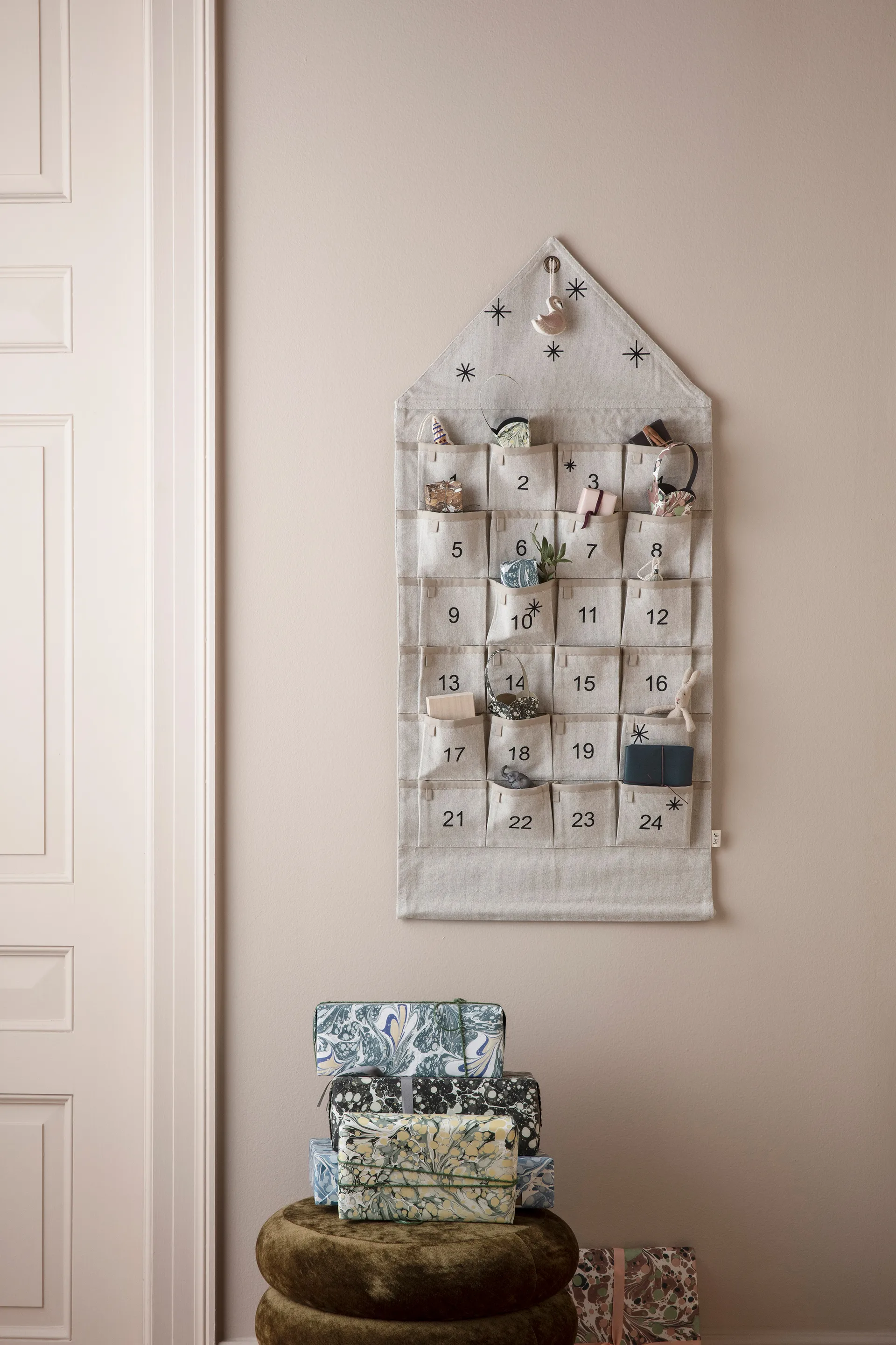 Calendario de Navidad Star casa 100 cm, Sand Ferm Living