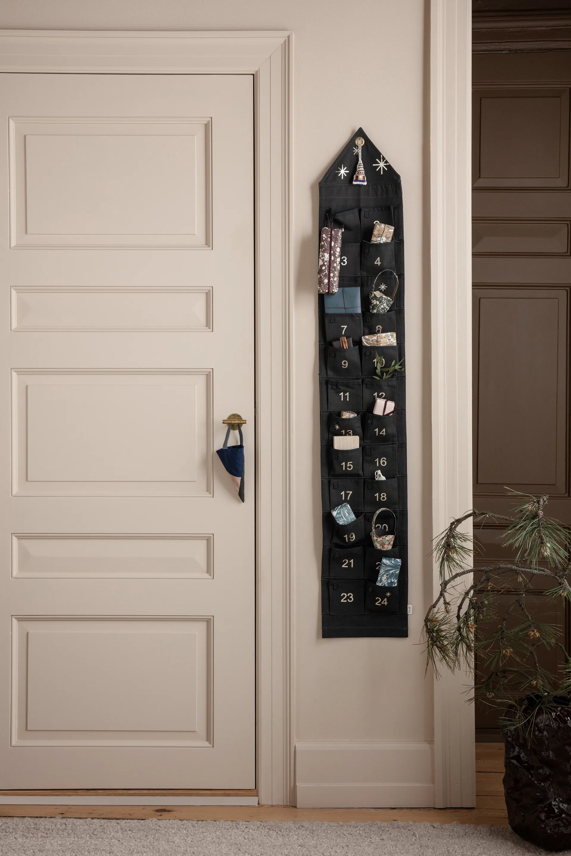 Calendario de Navidad Star casa 150 cm, Dark green Ferm Living