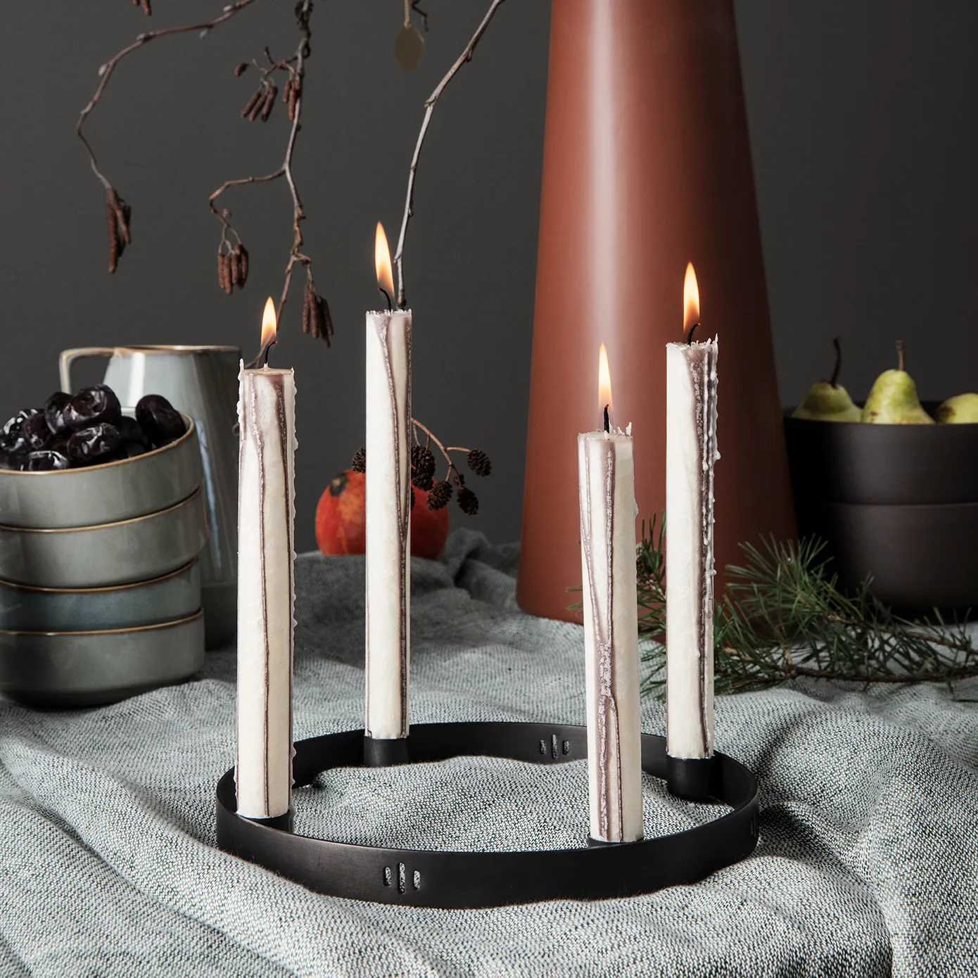 Candelabro Circle latón negro, pequeño Ferm Living