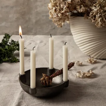 Candelabro de Adviento Bowl latón - Black brass - Ferm Living