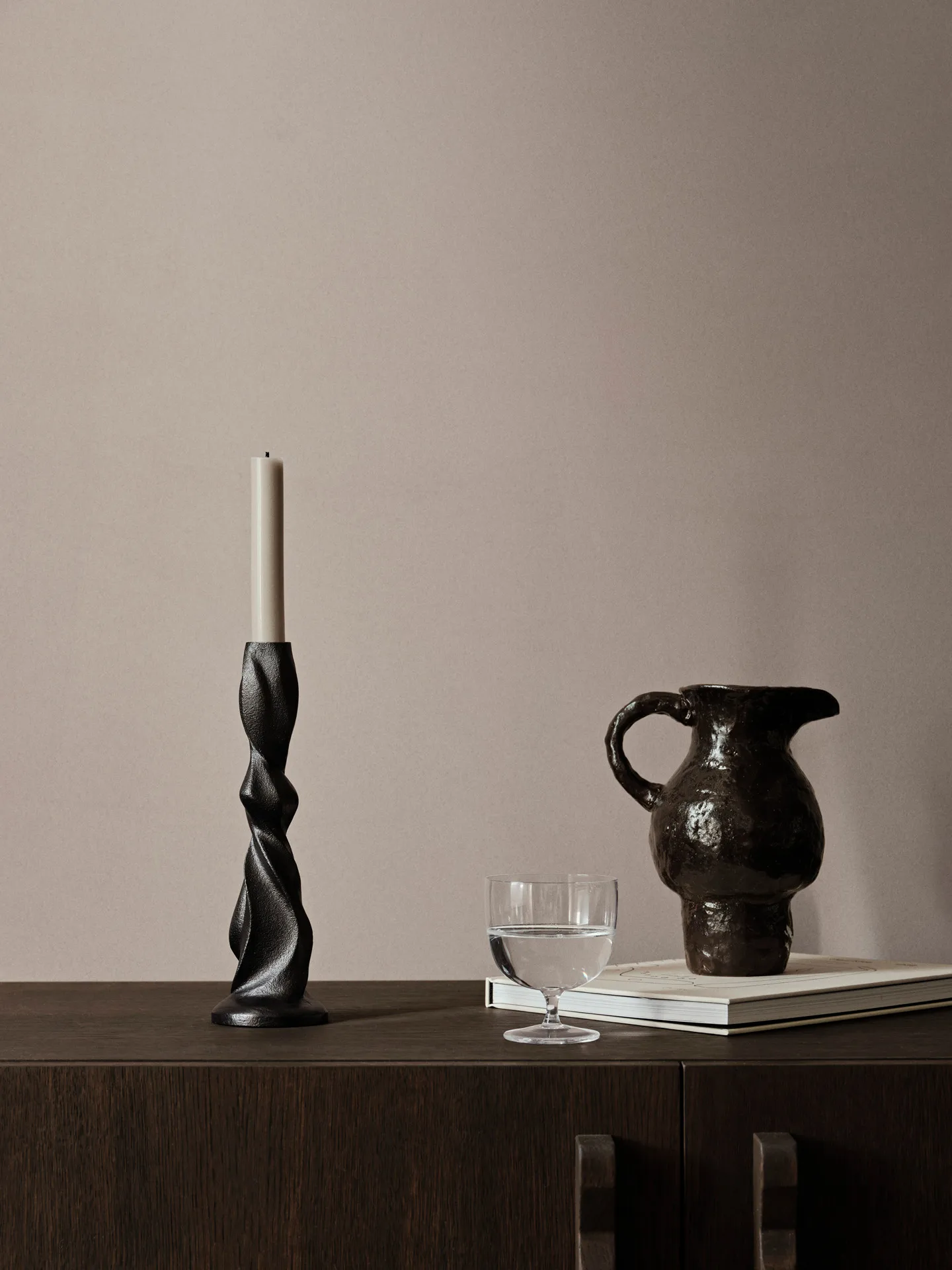 Candelabro Gale 25 cm, Blackened Aluminium Ferm Living