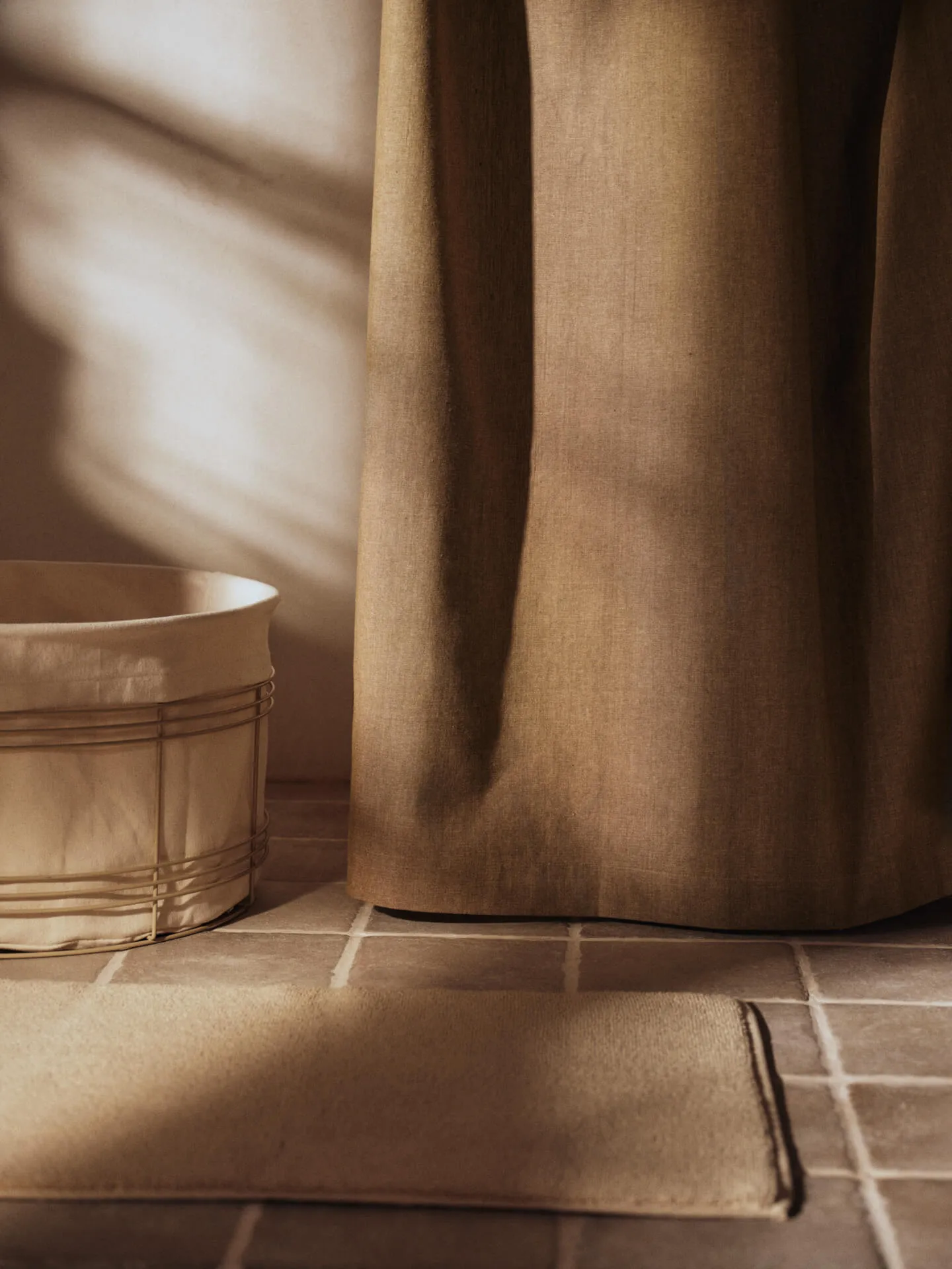 Cesta de almacenamiento Fio, Cashmere-natural, Ø53 × 30,2 cm Ferm Living