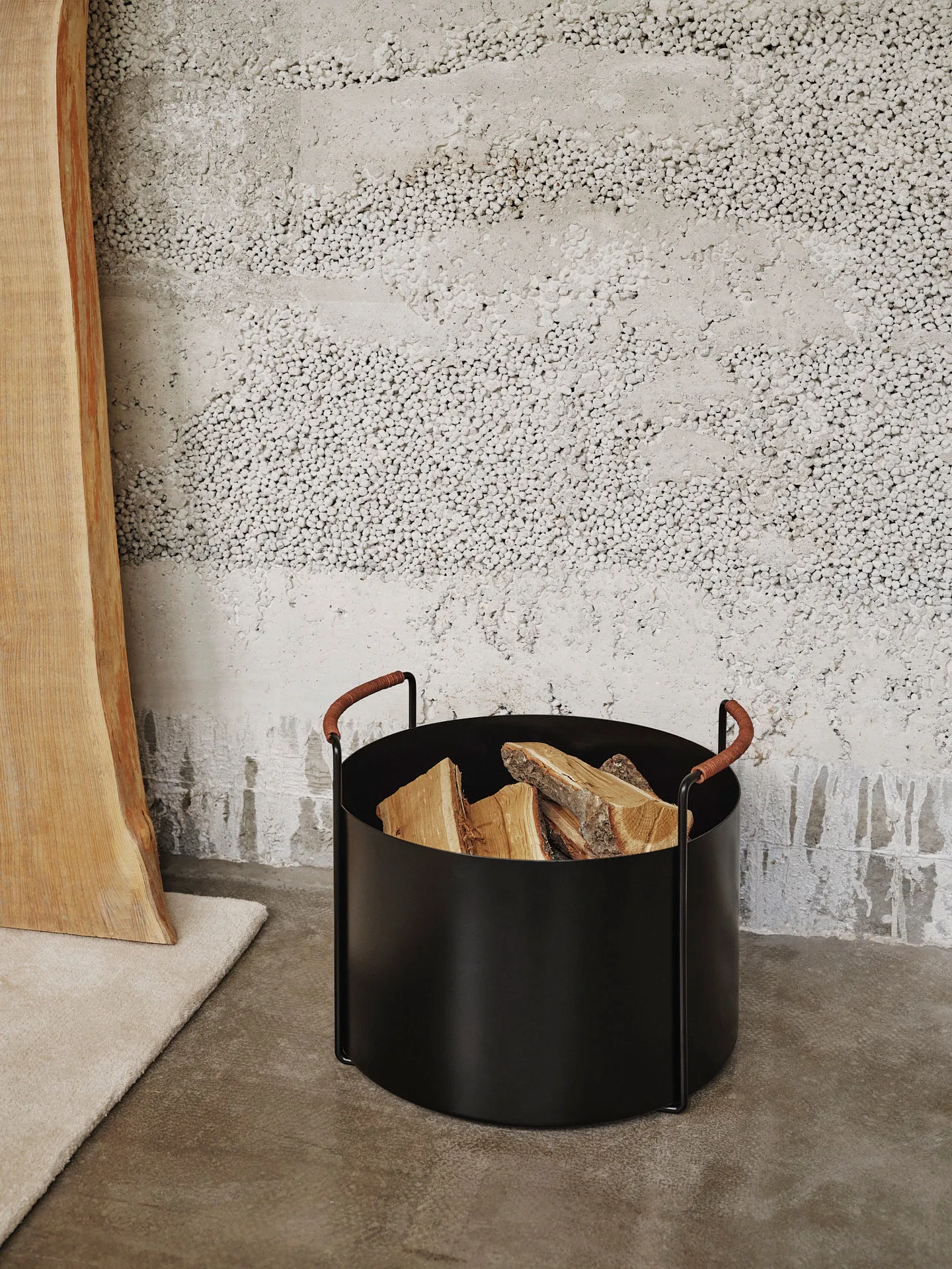 Cesta para leña Port, Black Ferm Living