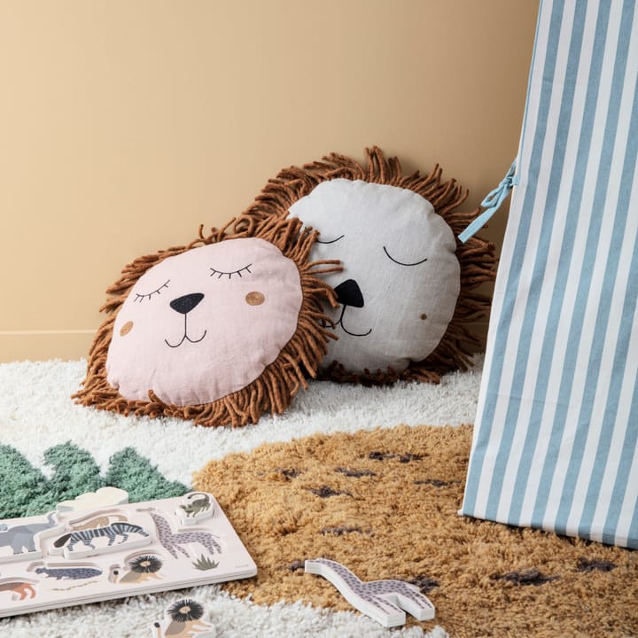 Cojín Safari león, rose Ferm Living