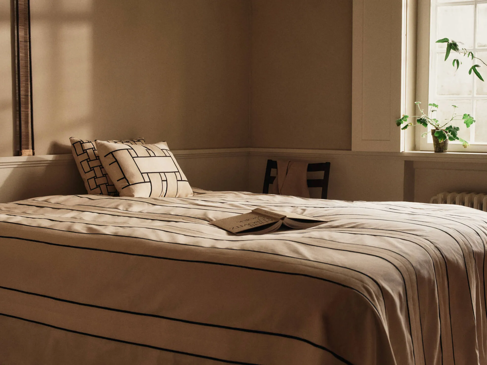 Colcha Twill, Off-white-black, 230x260 cm Ferm Living