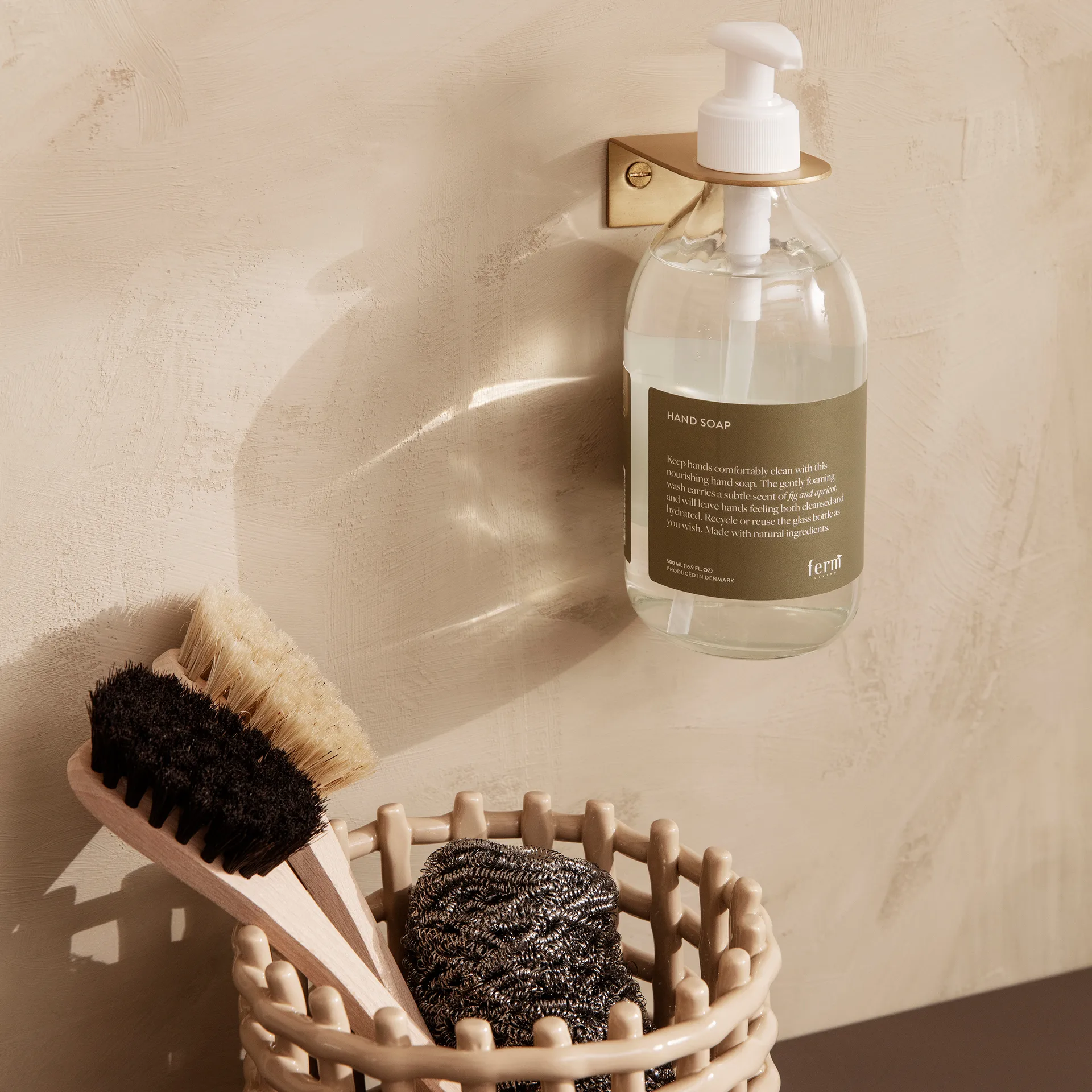 Colgador de pared Basho, latón Ferm Living