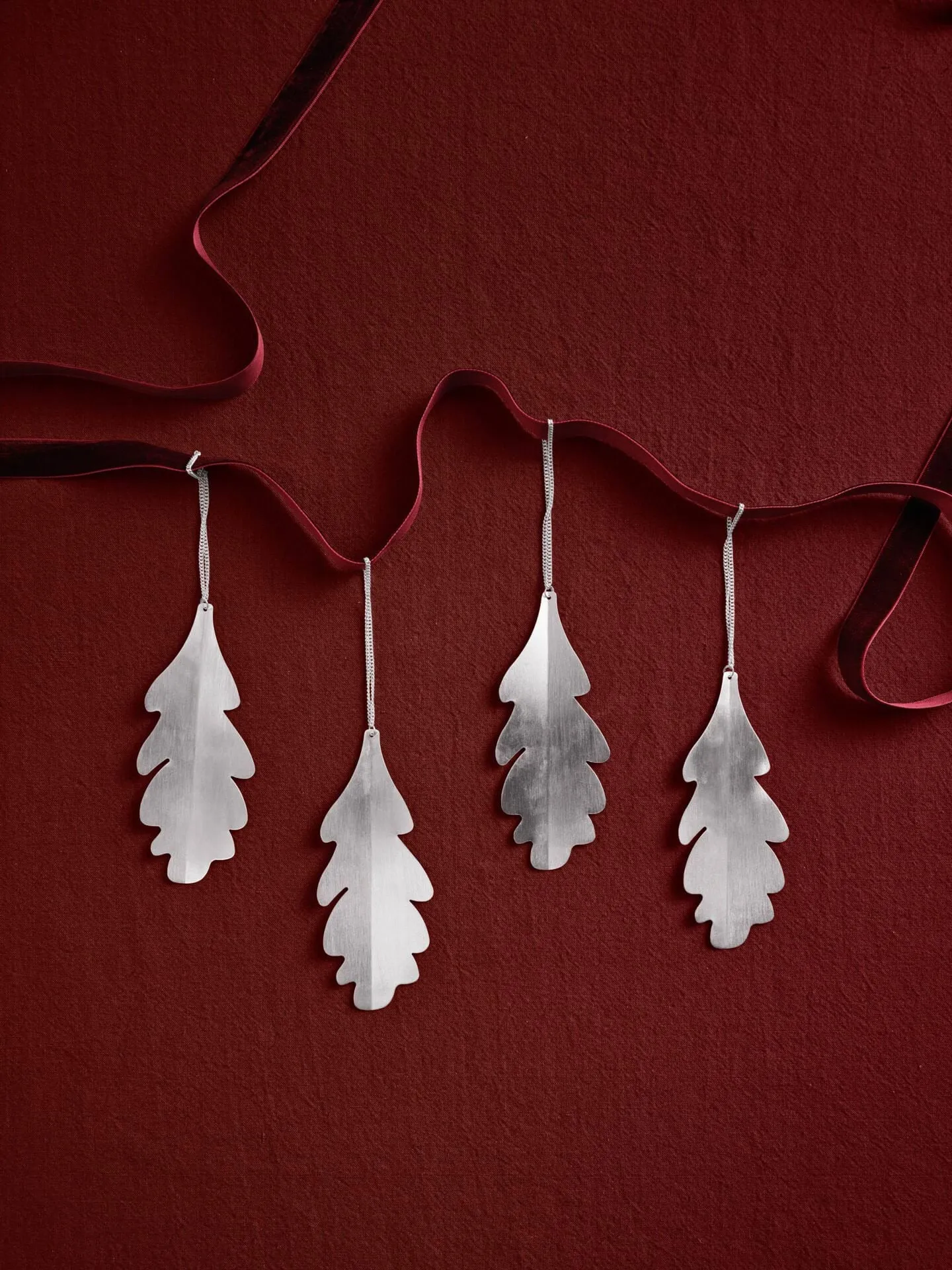 Colgantes decorativos Oak leaf 13,5 cm, 4-pack, Plata Ferm Living