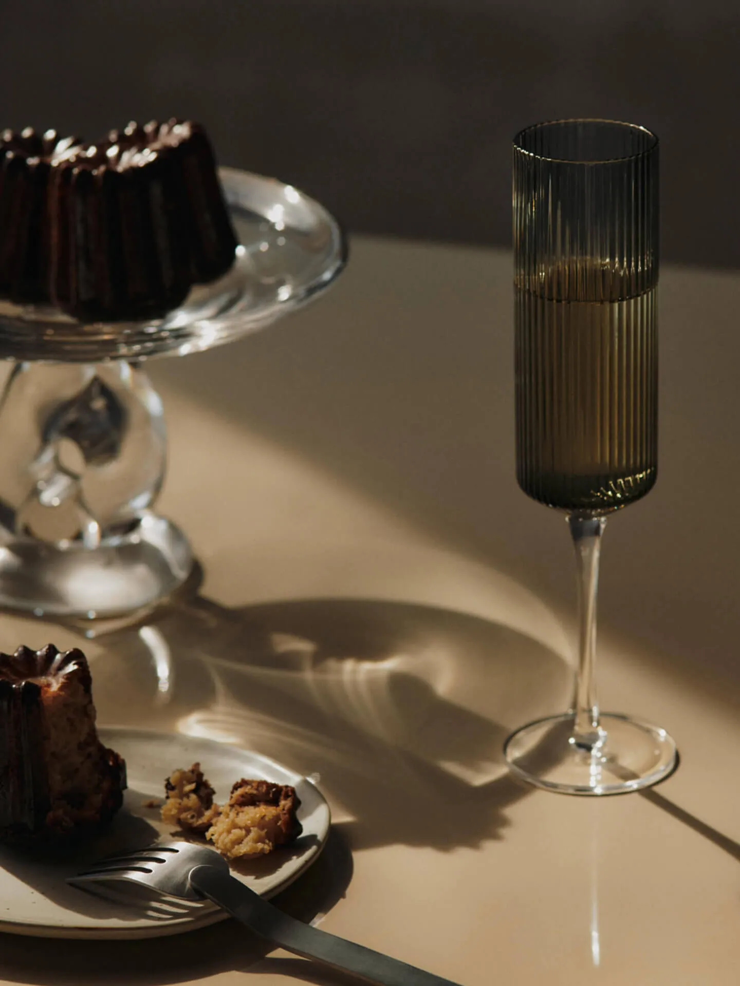 Copas de champán Ripple Champagne flutes 15 cl, 2-pack, Smoked Grey Ferm Living