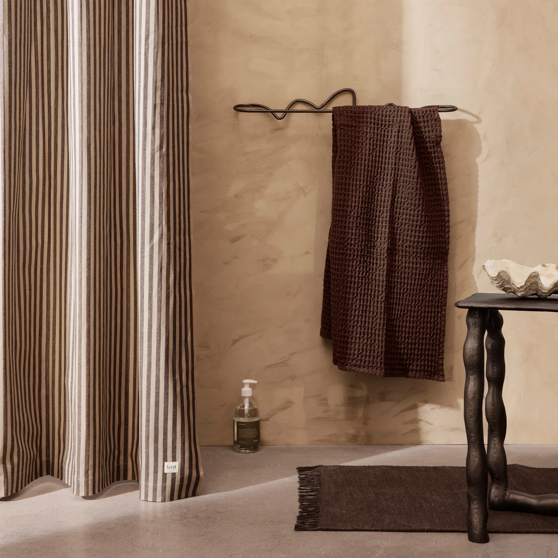 Cortina de baño Chambray, Sand-black Ferm Living