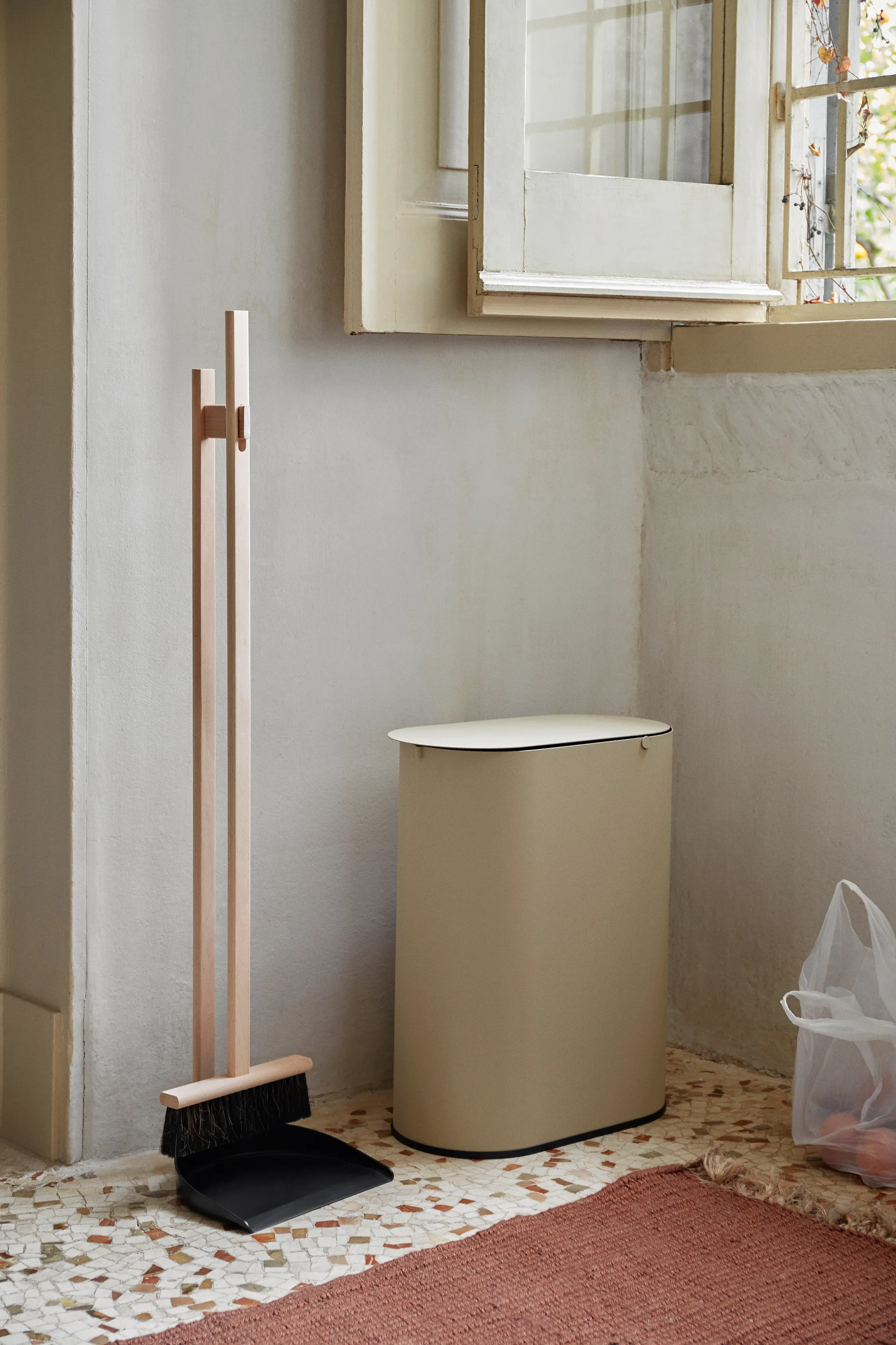 Cubo de basura Enkel medium, Cashmere Ferm Living