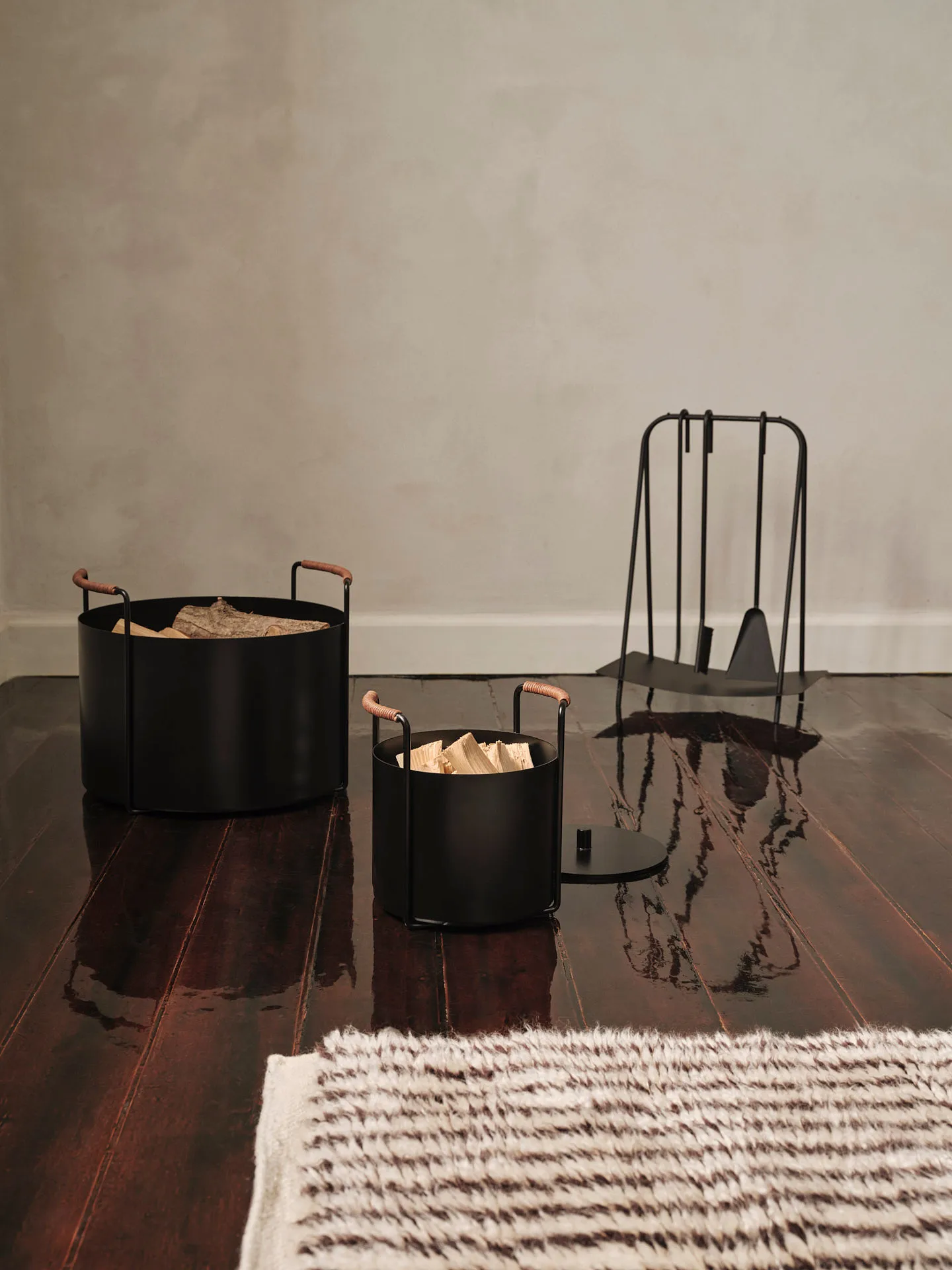 Cubo de leña y ceniza Port, Black Ferm Living