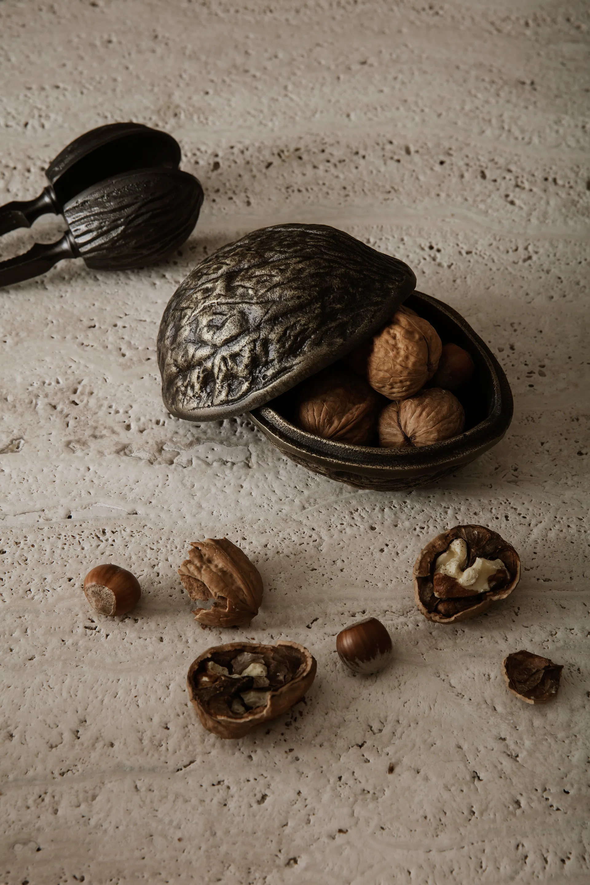 Cuenco de nueces con tapa Forest nut box 7,5 cm, latón antiguo Ferm Living