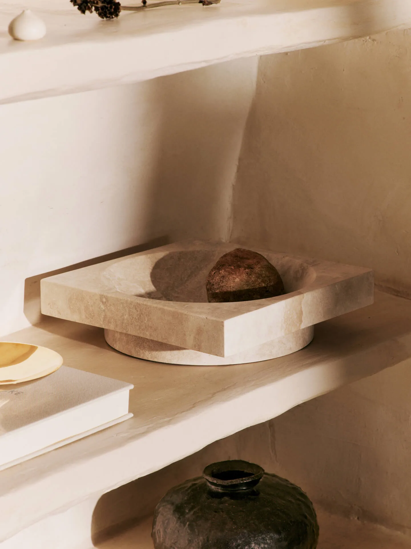 Cuenco decorativo Hew bajo, Travertine Ferm Living