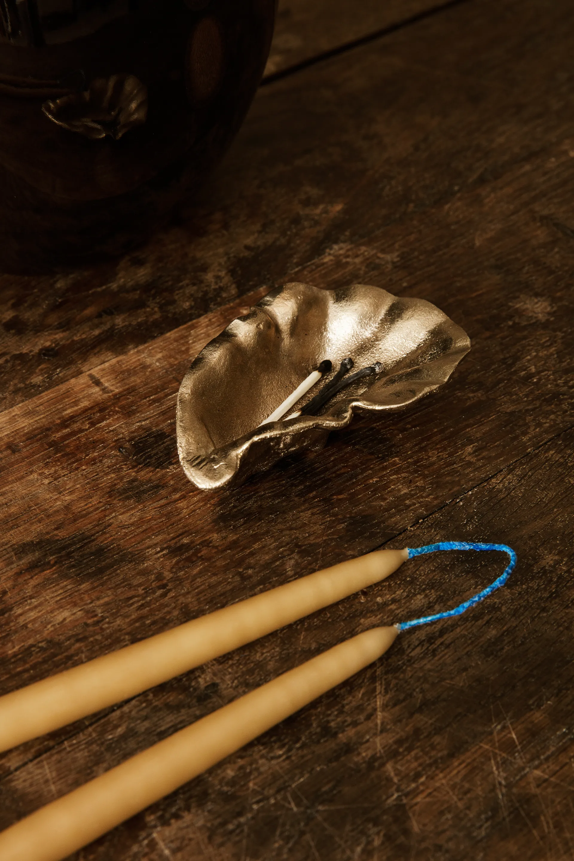 Cuenco decorativo Oyster 10,5 cm, latón Ferm Living