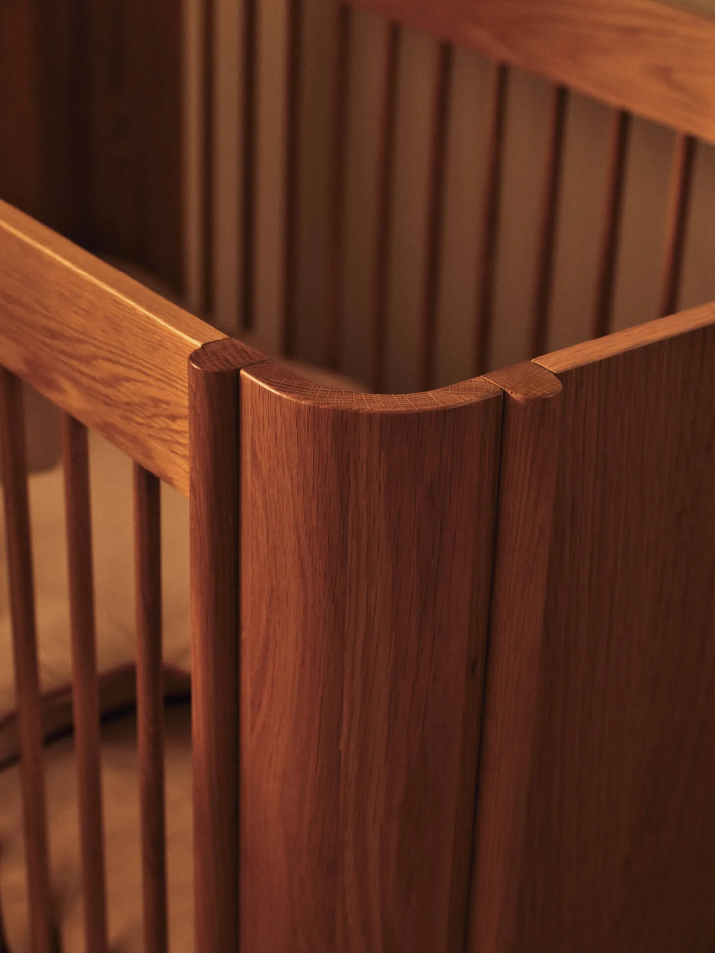 Cuna de bebé Tilu, Natural oak, 129x68,5x80 cm Ferm Living