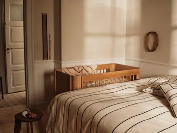 Cuna de bebé Tilu - Natural oak, 129x68,5x80 cm - Ferm Living