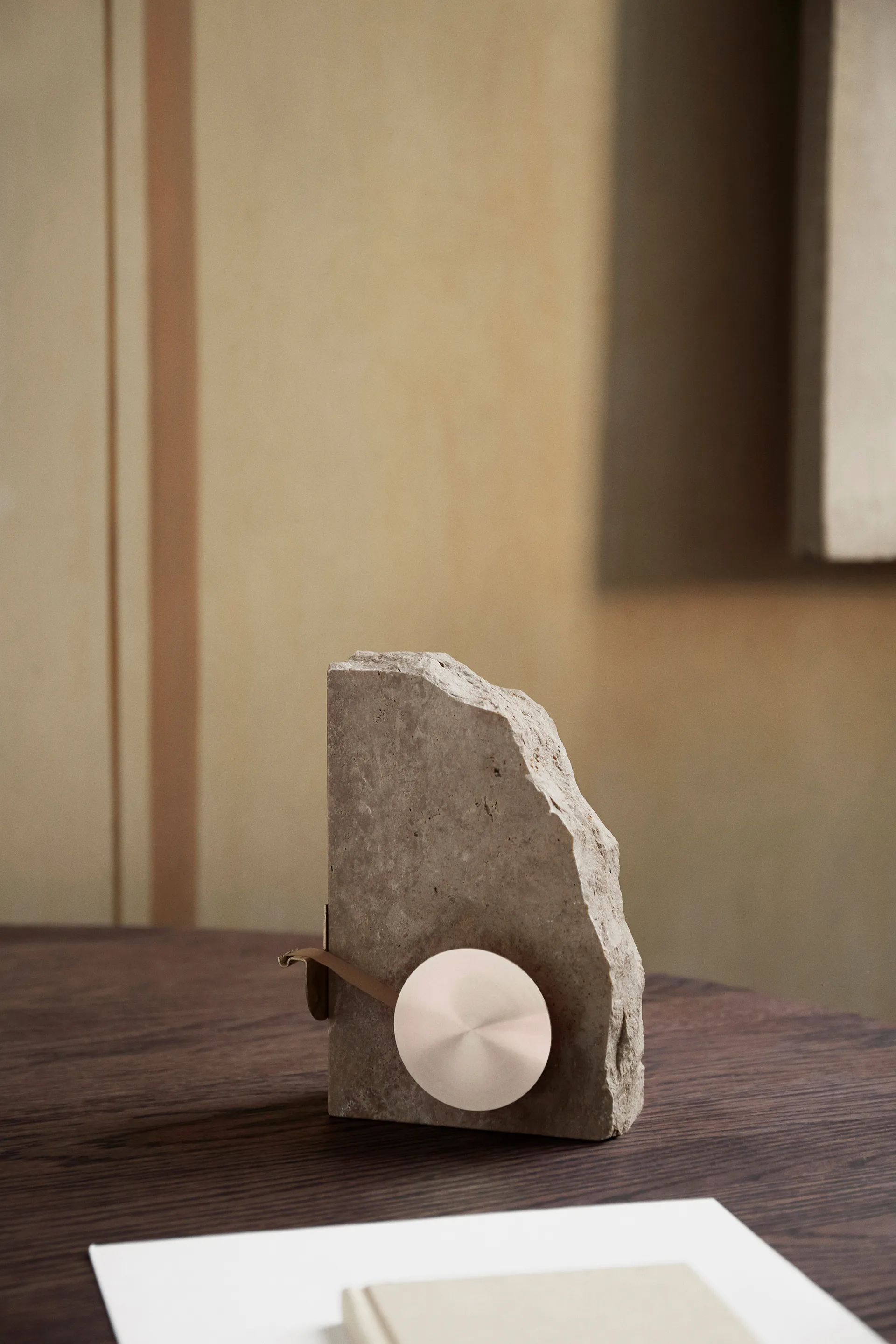 Dispensador de cinta adhesiva Klint 11,6x17 cm, Beige travertin Ferm Living