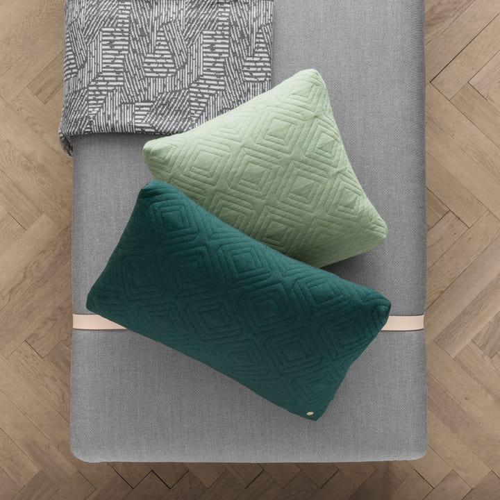 Diván Turn, Tela fiord by kvadrat dark blue, base negra Ferm Living
