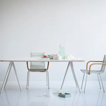 Diván Turn - Tela fiord by kvadrat dark grey, base negra - Ferm Living