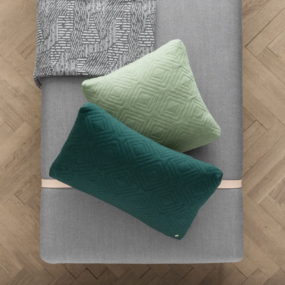 Diván Turn, Tela fiord by kvadrat rust, base negra Ferm Living