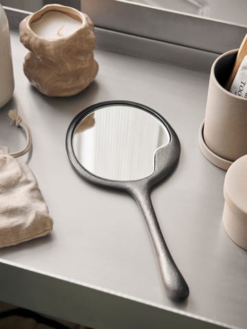 Espejo de mano Lava - Aluminio ennegrecido - Ferm Living