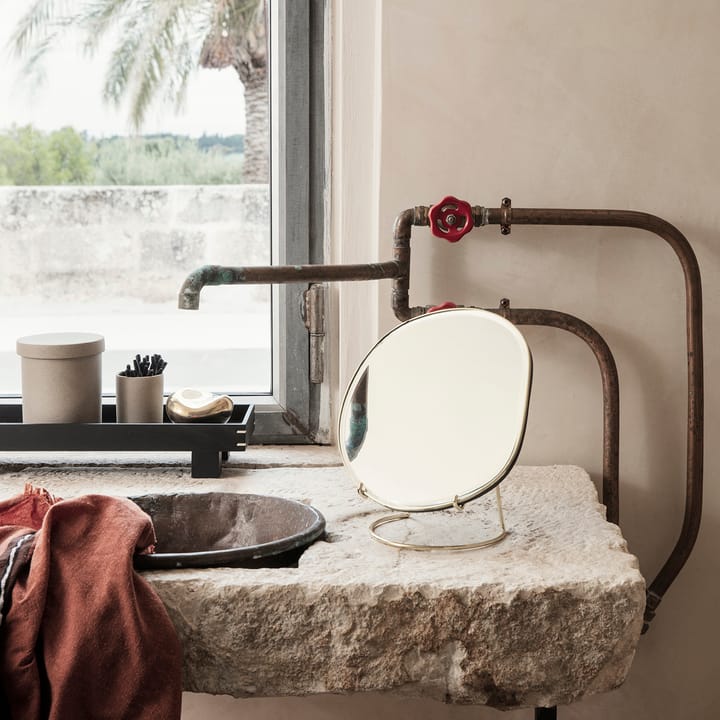 Espejo de mesa Pond, Latón Ferm Living
