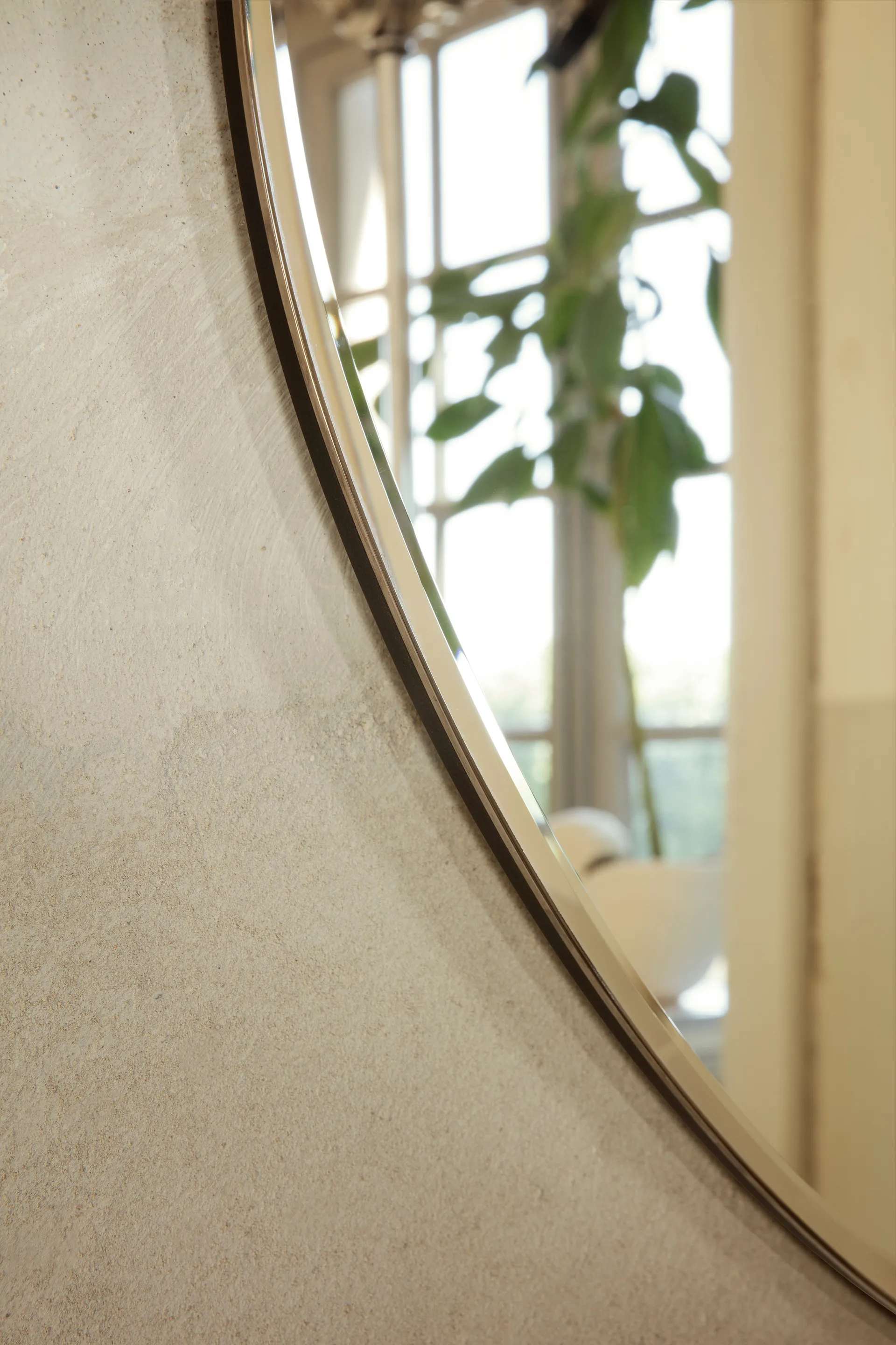 Espejo Pond large, Dark chrome Ferm Living