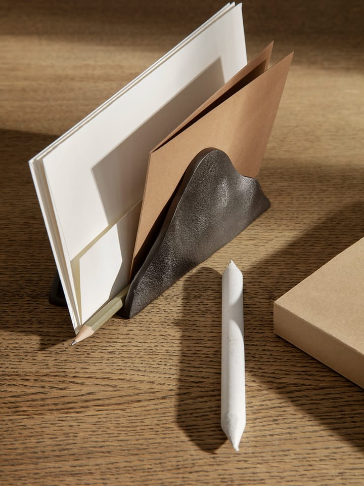 Estante para cartas Yama, Aluminio ennegrecido Ferm Living