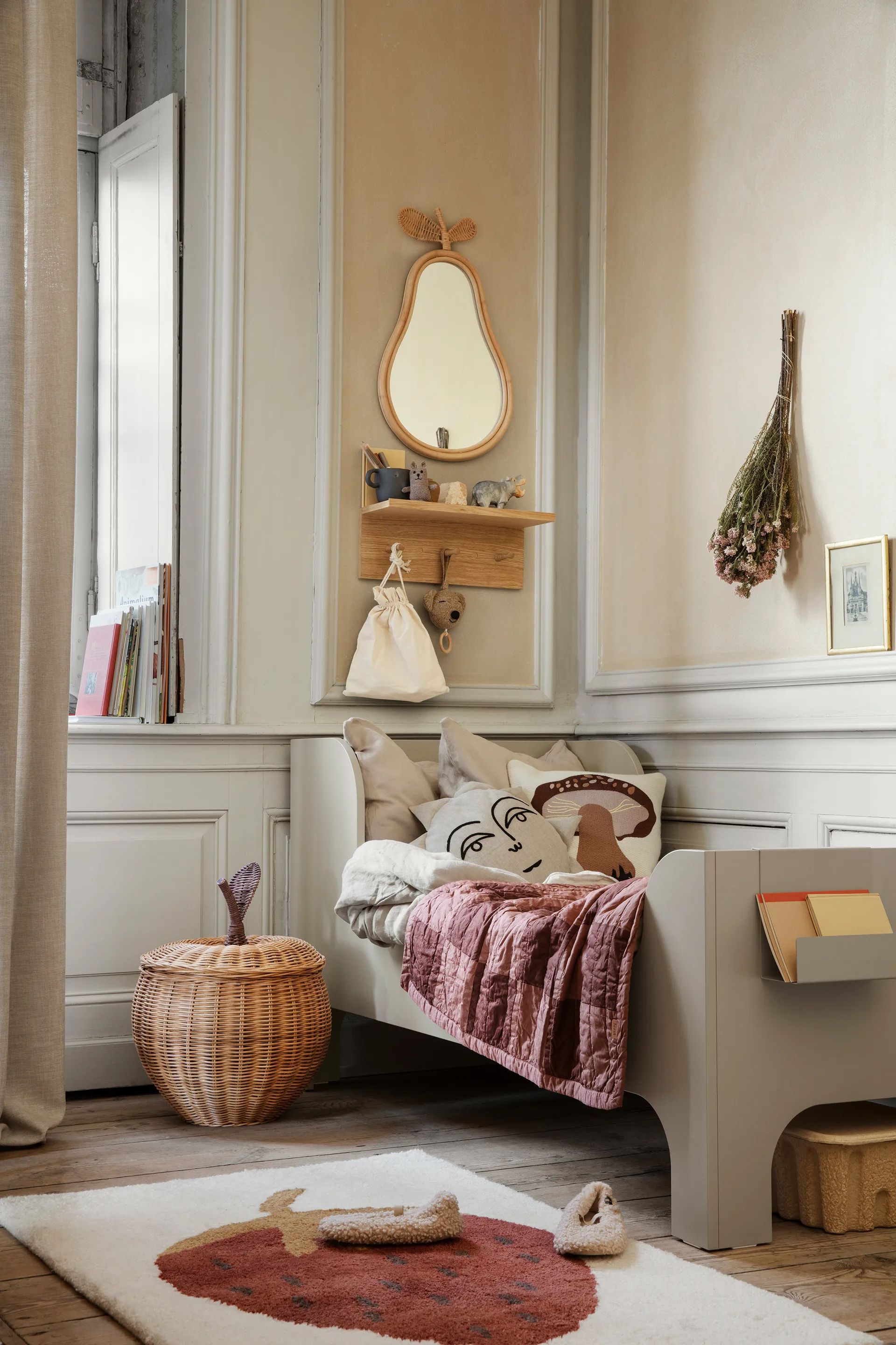 Estantería con ganchos Place Rack roble, Small Ferm Living