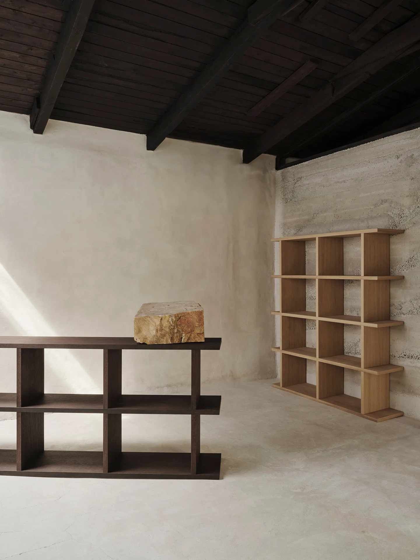Estantería Kona 3x2, Dark stained Ferm Living