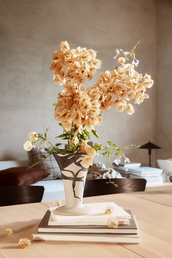 Florero Flores 23 cm, Sand-black Ferm Living