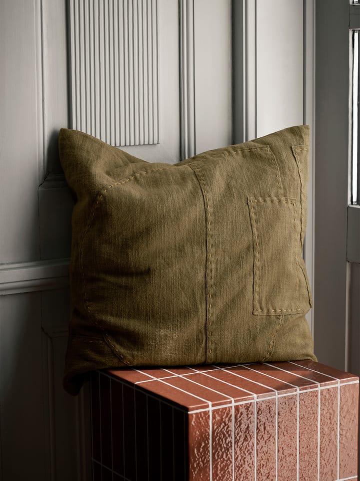 Funda de cojín Darn 50x50 cm, Marrón oscuro Ferm Living