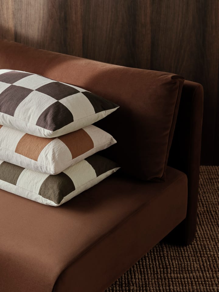 Funda de cojín Fold patchwork 40x60 cm, Coffee-undyed Ferm Living