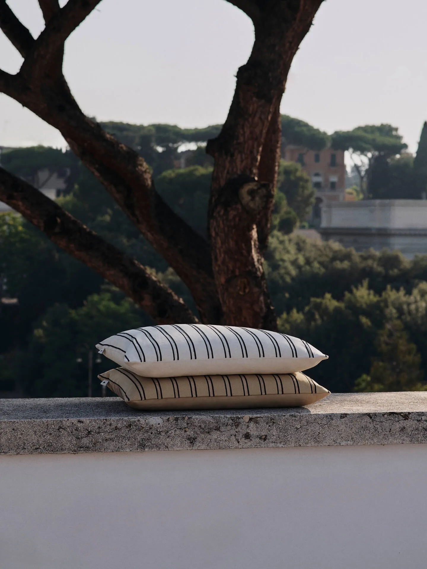 Funda de cojín Twill  40x60 cm, Off-white-black Ferm Living