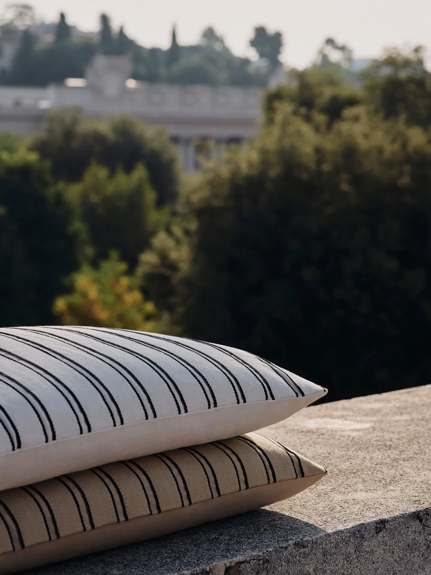 Funda de cojín Twill  40x60 cm, Off-white-black Ferm Living