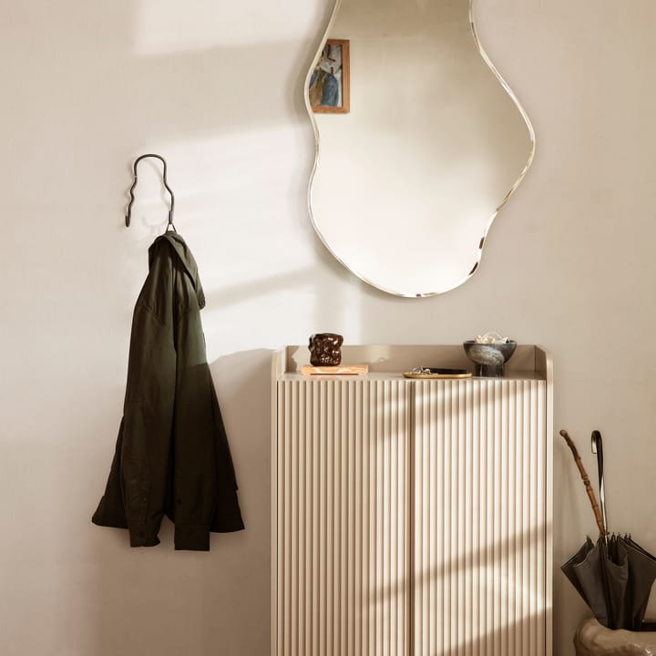 Gancho Curvature doble, latón negro Ferm Living