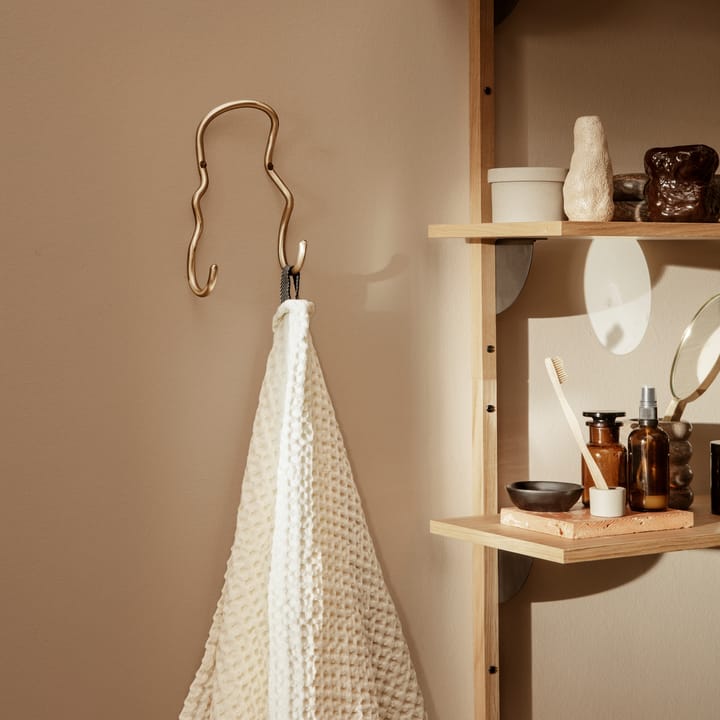 Gancho Curvature doble, latón Ferm Living