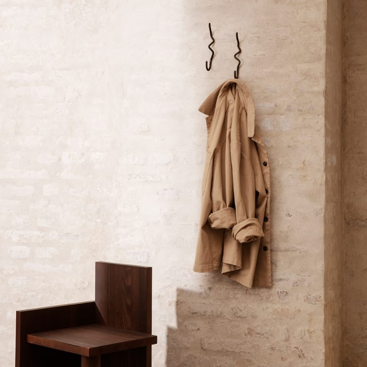 Gancho Curvature sencillo, latón negro Ferm Living