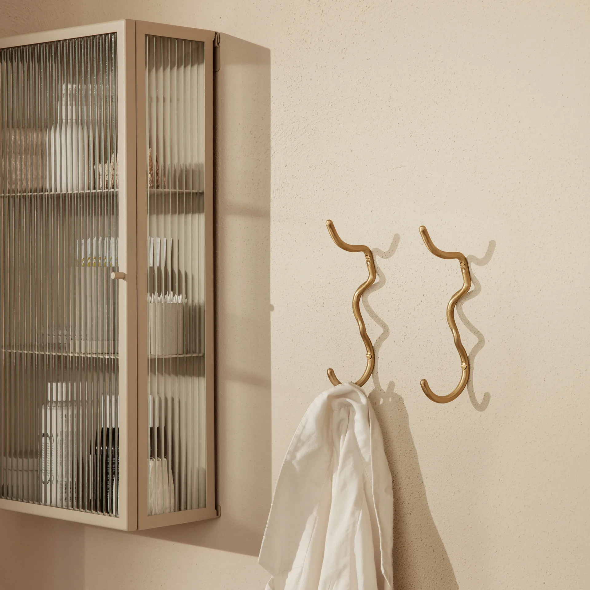 Gancho Curvature sencillo, latón Ferm Living