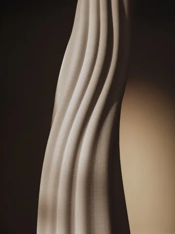 Jarrón de suelo Rylith - Off-white, 70 cm - Ferm Living